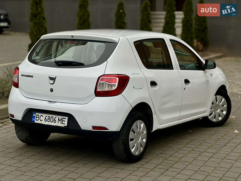 Хэтчбек Dacia Sandero 2015 в Ивано-Франковске