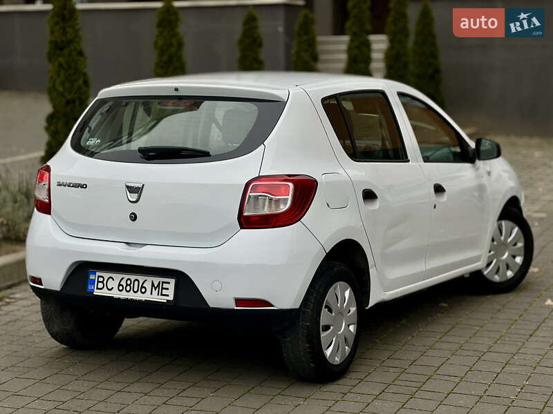 Хэтчбек Dacia Sandero 2015 в Ивано-Франковске