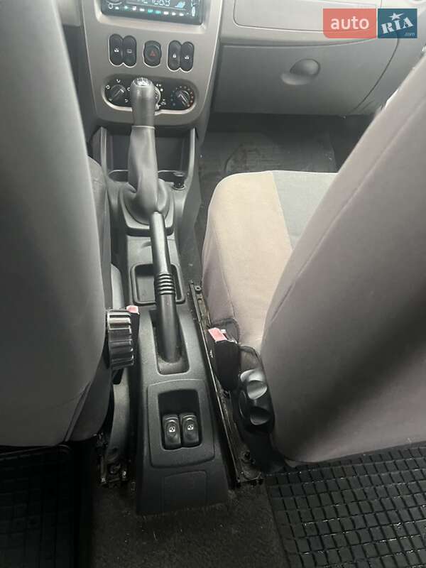 Хетчбек Dacia Sandero 2011 в Луцьку