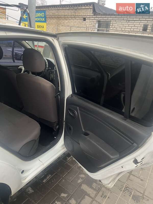 Хетчбек Dacia Sandero 2011 в Луцьку