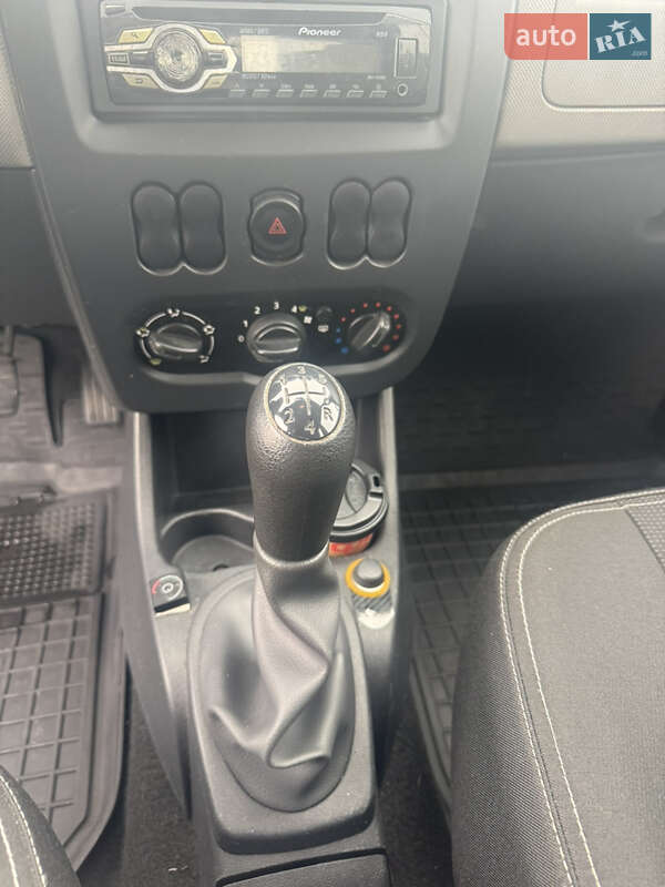 Хэтчбек Dacia Sandero 2012 в Киеве фото 14 Хэтчбек Dacia Sandero 2012 в Киеве