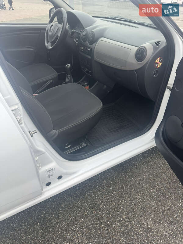 Хэтчбек Dacia Sandero 2012 в Киеве фото 21 Хэтчбек Dacia Sandero 2012 в Киеве