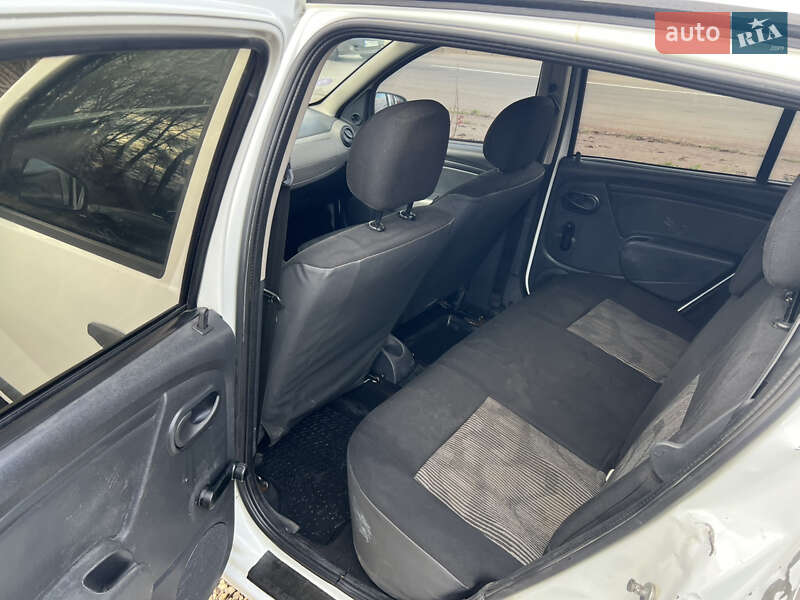 Хэтчбек Dacia Sandero 2010 в Калуше фото 12 Хэтчбек Dacia Sandero 2010 в Калуше