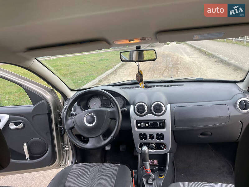 Хэтчбек Dacia Sandero 2008 в Чернигове