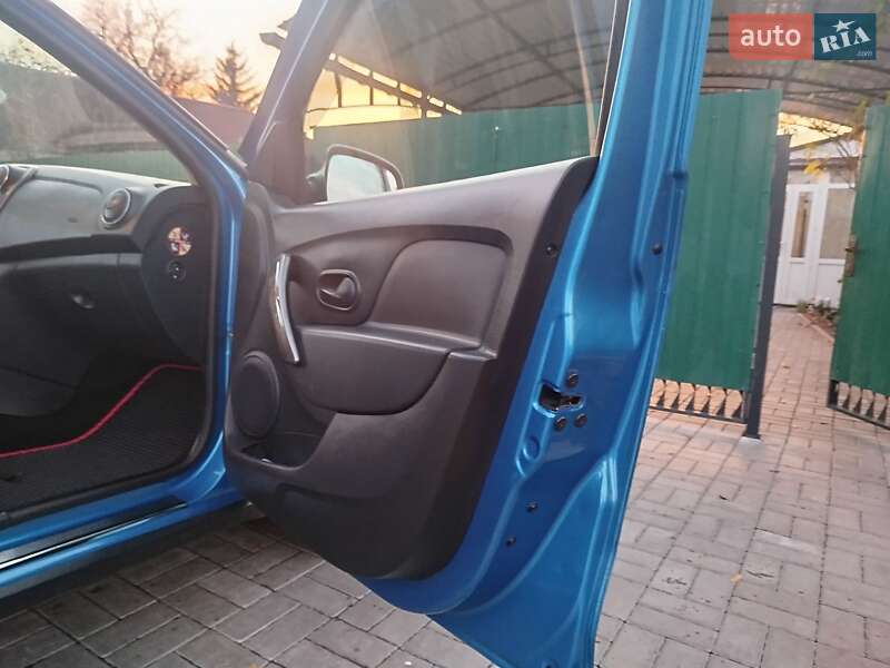 Хэтчбек Dacia Sandero 2013 в Смеле фото 11 Хэтчбек Dacia Sandero 2013 в Смеле