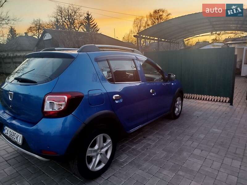 Хэтчбек Dacia Sandero 2013 в Смеле фото 5 Хэтчбек Dacia Sandero 2013 в Смеле