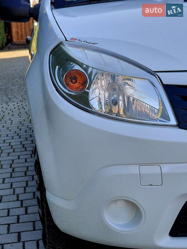 Хэтчбек Dacia Sandero 2010 в Самборе фото 28 Хэтчбек Dacia Sandero 2010 в Самборе