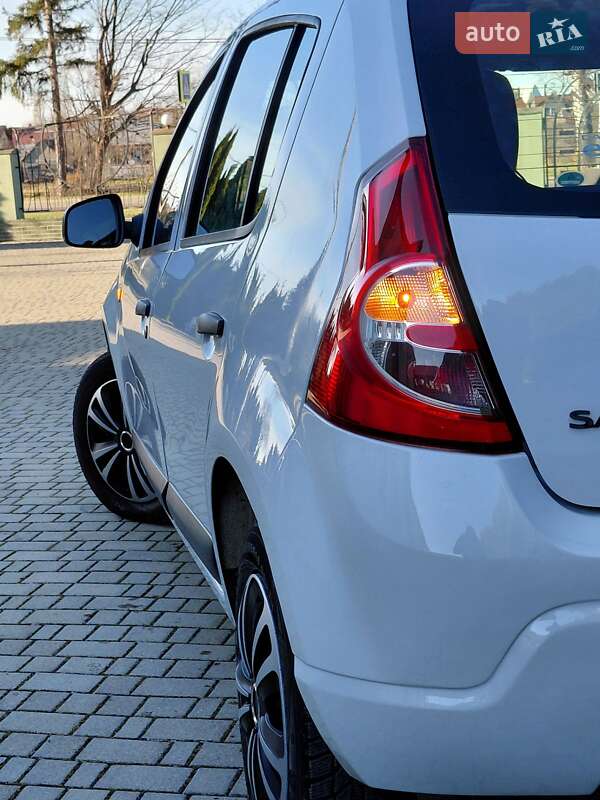 Хэтчбек Dacia Sandero 2010 в Самборе фото 41 Хэтчбек Dacia Sandero 2010 в Самборе