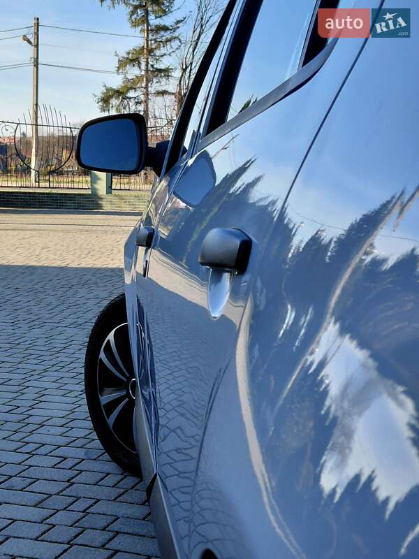 Хэтчбек Dacia Sandero 2010 в Самборе фото 43 Хэтчбек Dacia Sandero 2010 в Самборе