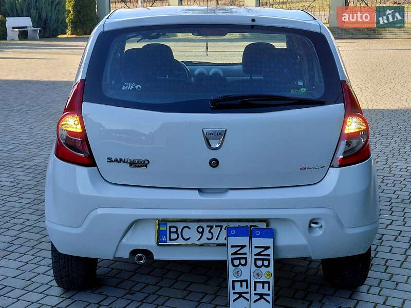 Хэтчбек Dacia Sandero 2010 в Самборе фото 48 Хэтчбек Dacia Sandero 2010 в Самборе