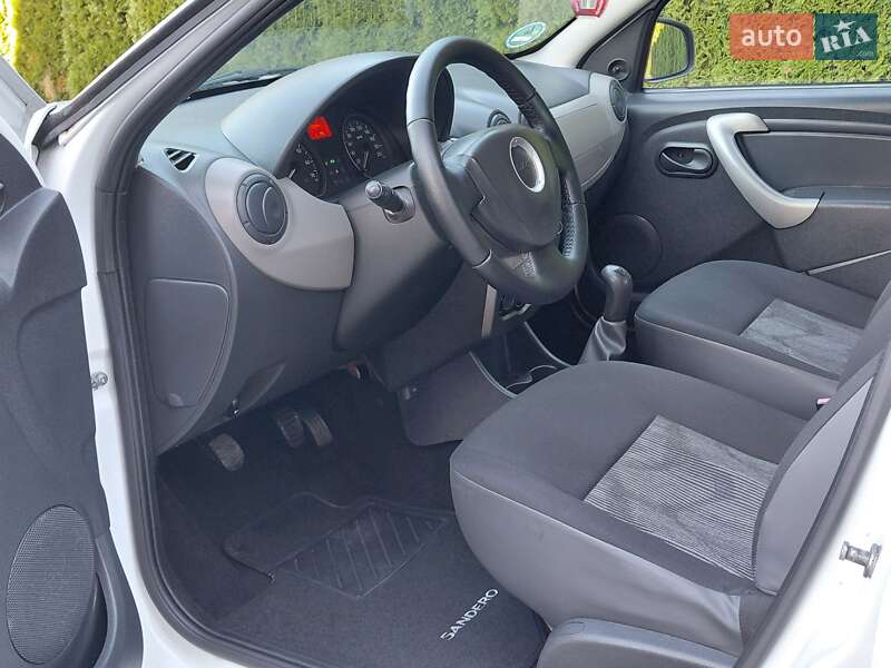 Хэтчбек Dacia Sandero 2010 в Самборе фото 62 Хэтчбек Dacia Sandero 2010 в Самборе