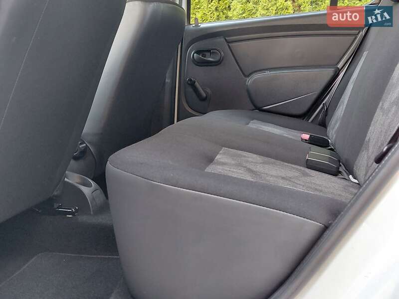 Хэтчбек Dacia Sandero 2010 в Самборе фото 71 Хэтчбек Dacia Sandero 2010 в Самборе
