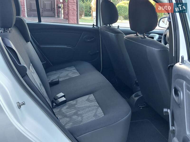 Хэтчбек Dacia Sandero 2010 в Самборе фото 75 Хэтчбек Dacia Sandero 2010 в Самборе