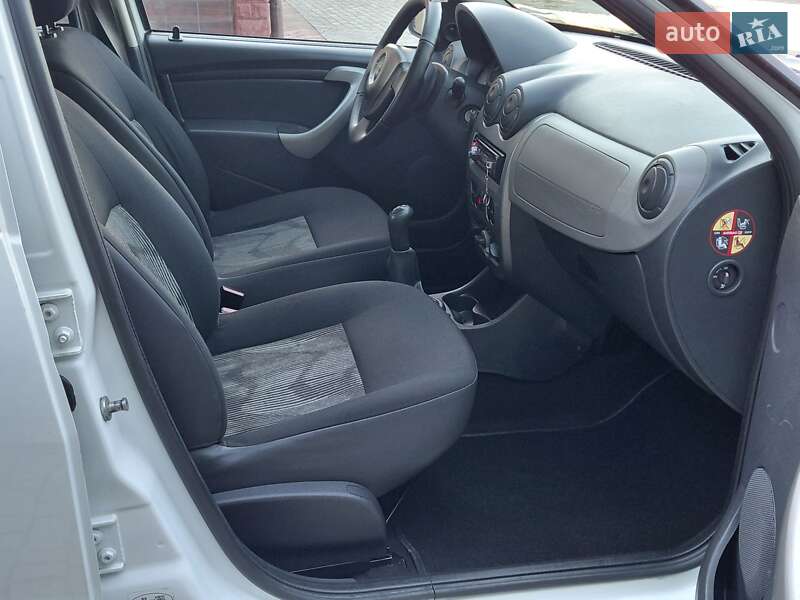 Хэтчбек Dacia Sandero 2010 в Самборе фото 80 Хэтчбек Dacia Sandero 2010 в Самборе