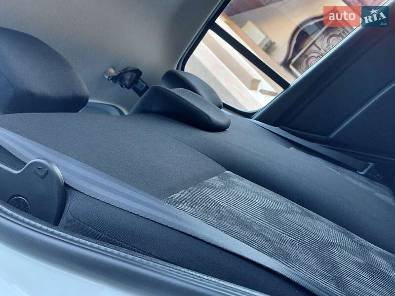 Хэтчбек Dacia Sandero 2010 в Самборе фото 77 Хэтчбек Dacia Sandero 2010 в Самборе