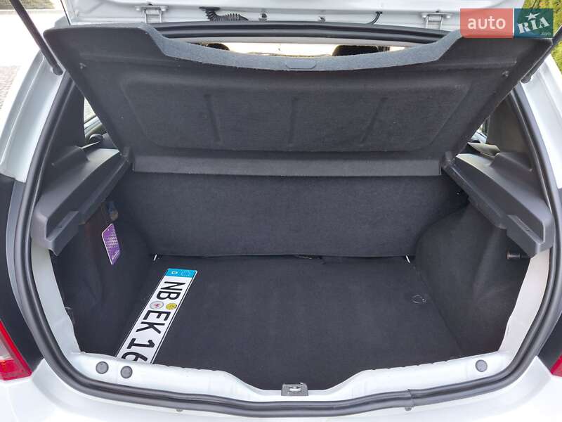 Хэтчбек Dacia Sandero 2010 в Самборе фото 89 Хэтчбек Dacia Sandero 2010 в Самборе