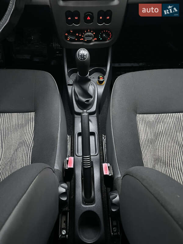 Хэтчбек Dacia Sandero 2009 в Баре