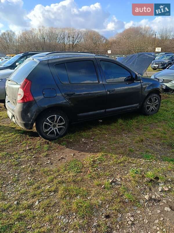 Хэтчбек Dacia Sandero 2009 в Ровно