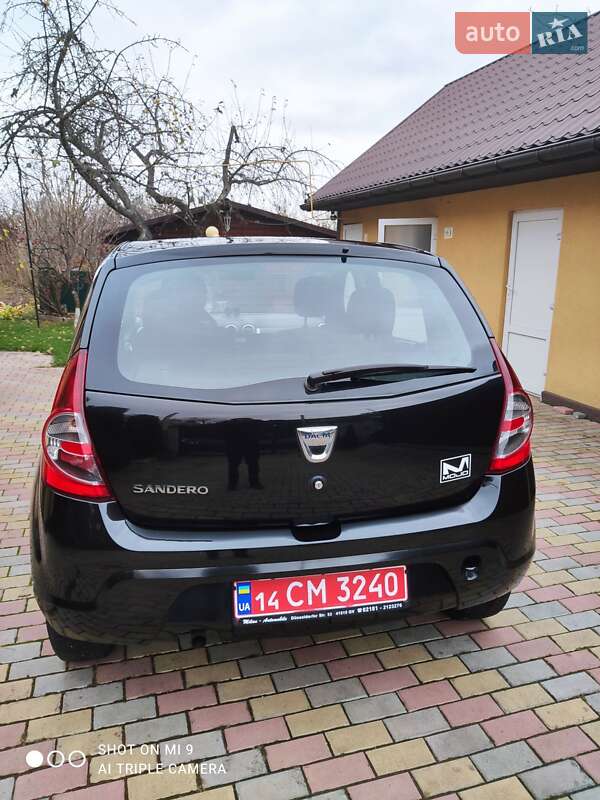 Хэтчбек Dacia Sandero 2012 в Немирове
