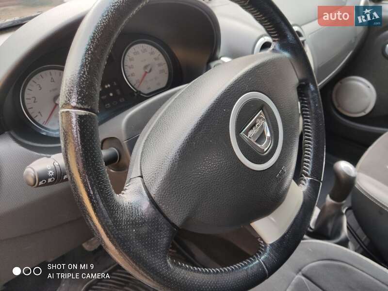 Хэтчбек Dacia Sandero 2012 в Немирове