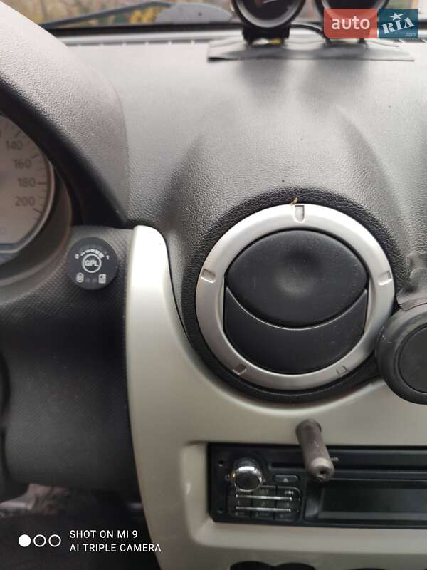 Хэтчбек Dacia Sandero 2012 в Немирове