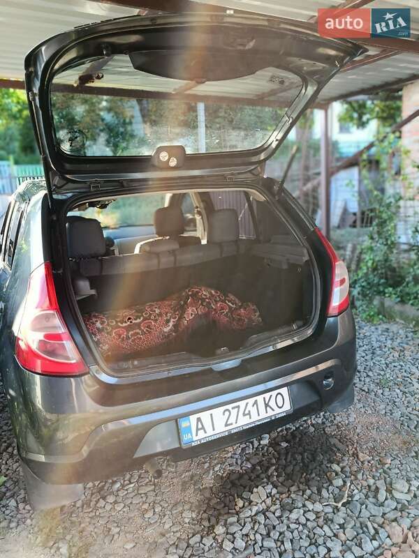 Хэтчбек Dacia Sandero 2009 в Сквире