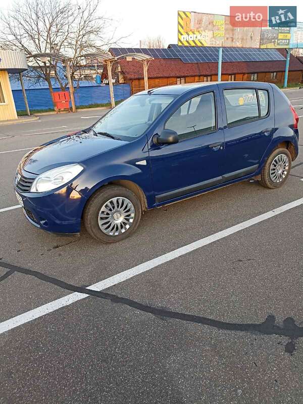 Хэтчбек Dacia Sandero 2009 в Борисполе