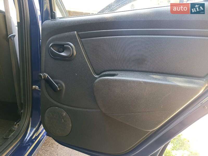 Хэтчбек Dacia Sandero 2009 в Борисполе