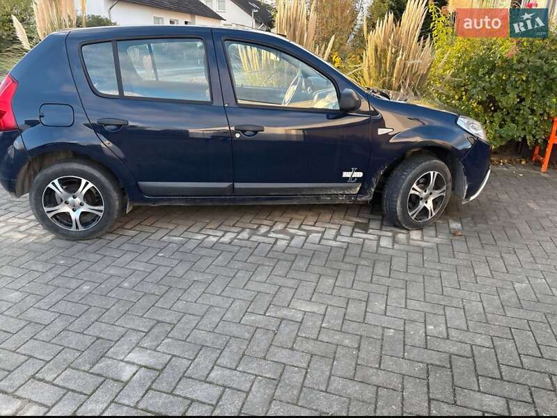 Хэтчбек Dacia Sandero 2011 в Луцке