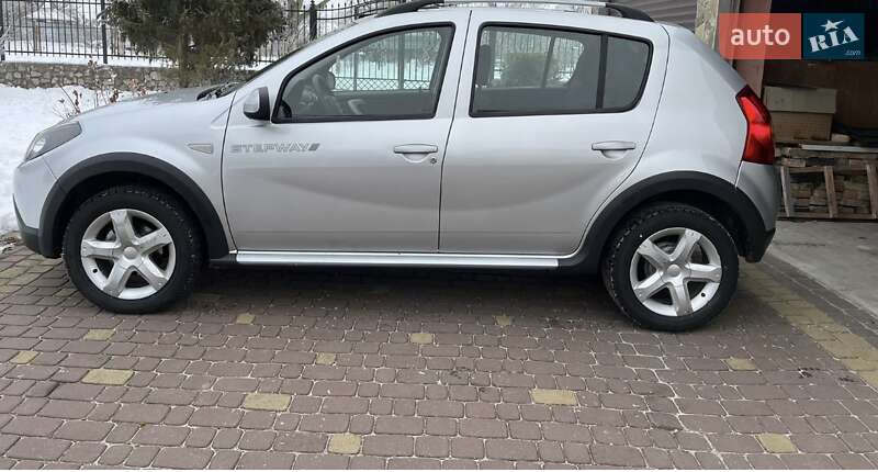 Внедорожник / Кроссовер Dacia Sandero 2011 в Тернополе