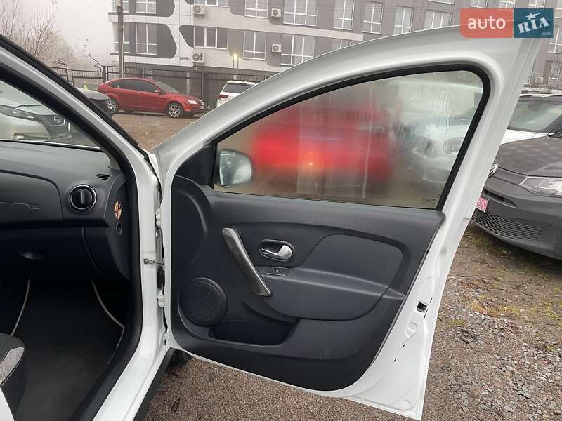 Хетчбек Dacia Sandero 2020 в Львові