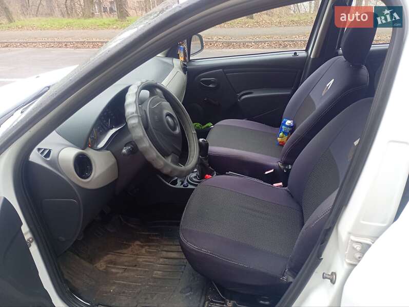 Хэтчбек Dacia Sandero 2010 в Киеве