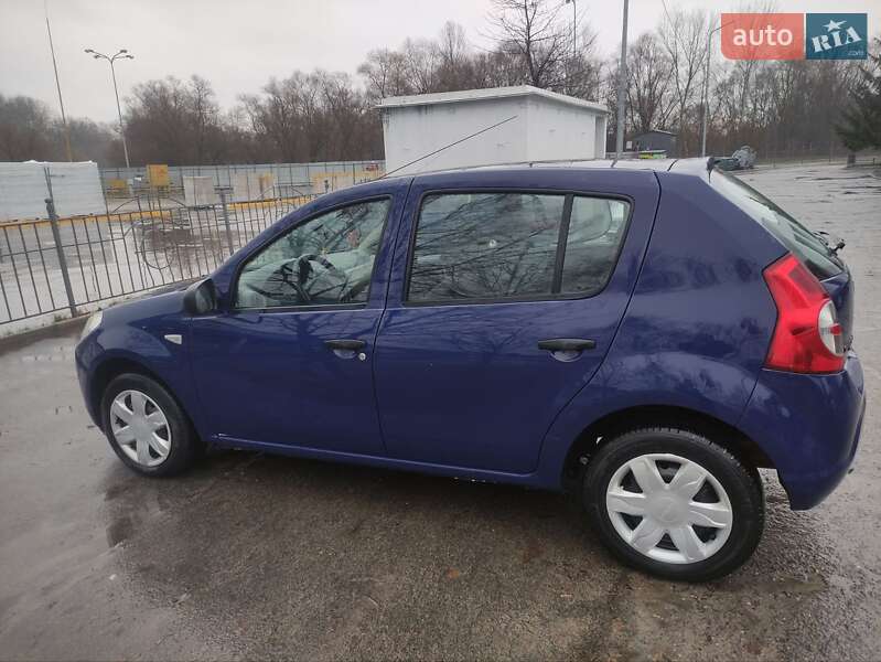 Хэтчбек Dacia Sandero 2009 в Сумах