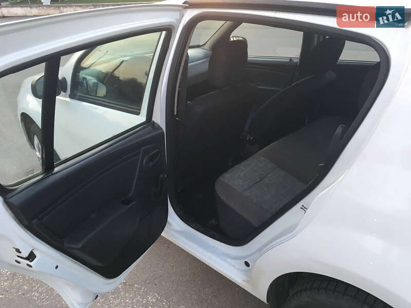Хэтчбек Dacia Sandero 2012 в Тернополе фото 10 Хэтчбек Dacia Sandero 2012 в Тернополе