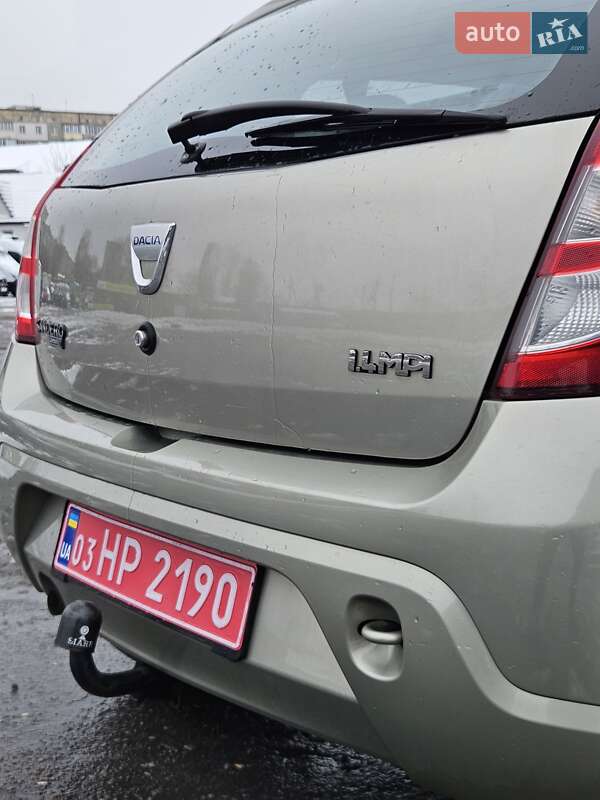 Хэтчбек Dacia Sandero 2009 в Ровно