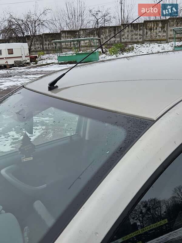 Хэтчбек Dacia Sandero 2009 в Ровно