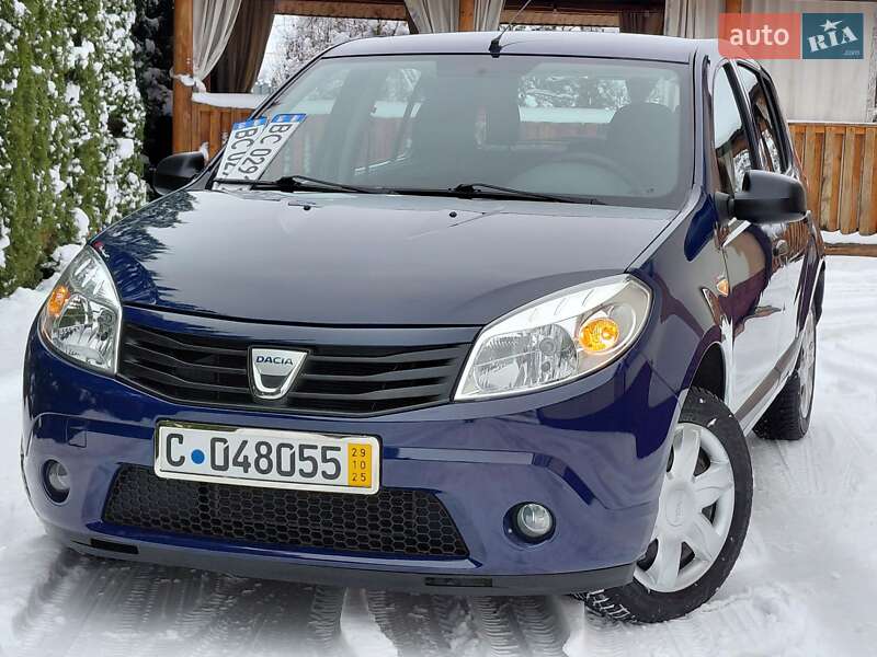 Хэтчбек Dacia Sandero 2009 в Самборе