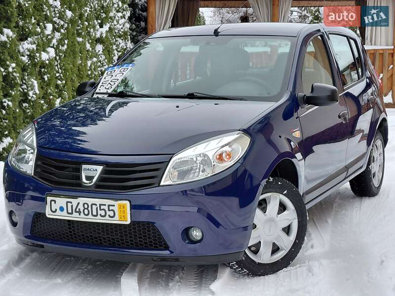 Хэтчбек Dacia Sandero 2009 в Самборе