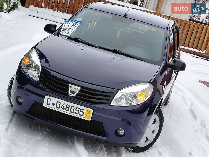 Хэтчбек Dacia Sandero 2009 в Самборе