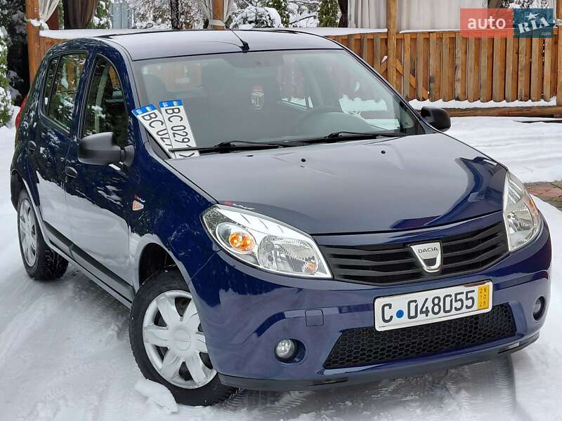 Хэтчбек Dacia Sandero 2009 в Самборе