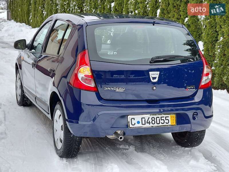 Хэтчбек Dacia Sandero 2009 в Самборе