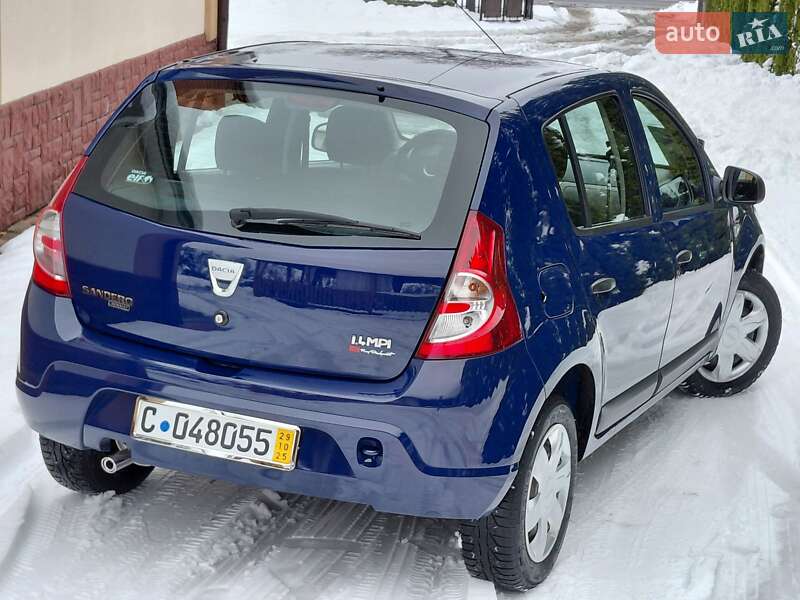 Хэтчбек Dacia Sandero 2009 в Самборе