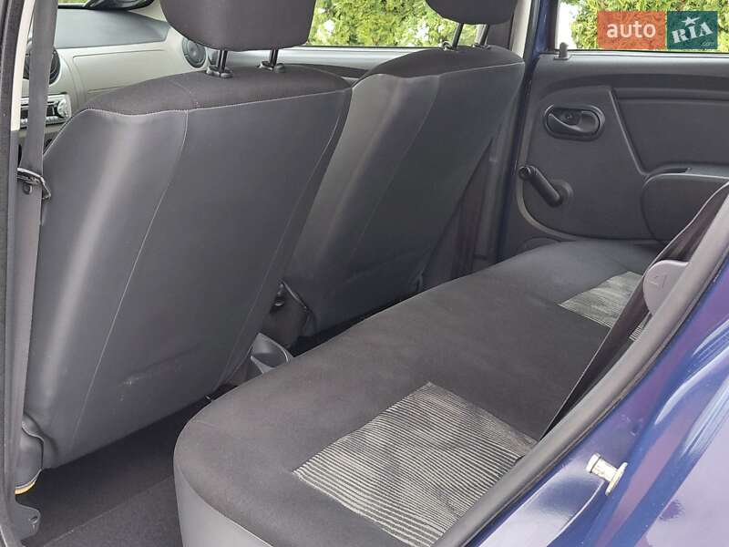 Хэтчбек Dacia Sandero 2009 в Самборе