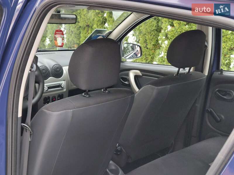 Хэтчбек Dacia Sandero 2009 в Самборе