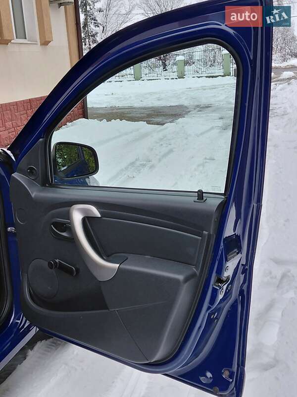 Хэтчбек Dacia Sandero 2009 в Самборе