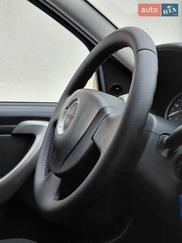 Хэтчбек Dacia Sandero 2009 в Самборе