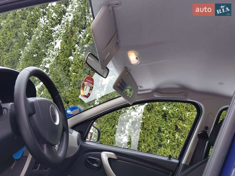 Хэтчбек Dacia Sandero 2009 в Самборе