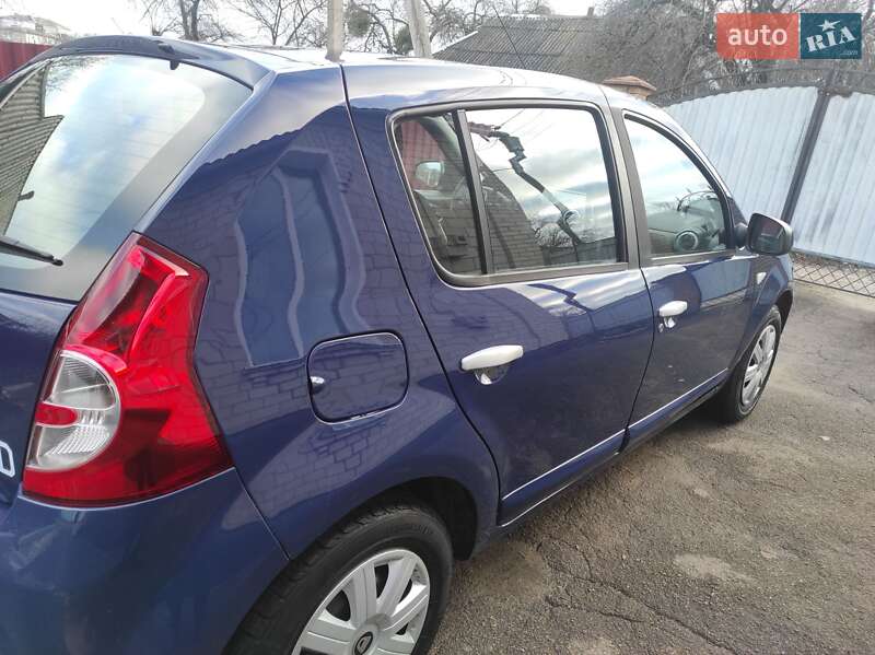 Хетчбек Dacia Sandero 2009 в Умані фото 4 Хетчбек Dacia Sandero 2009 в Умані