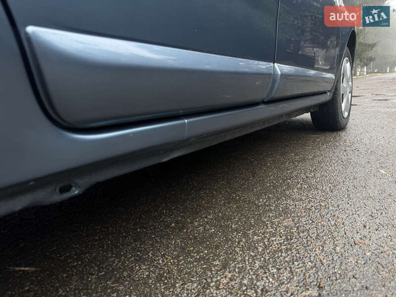 Хэтчбек Dacia Sandero 2008 в Умани