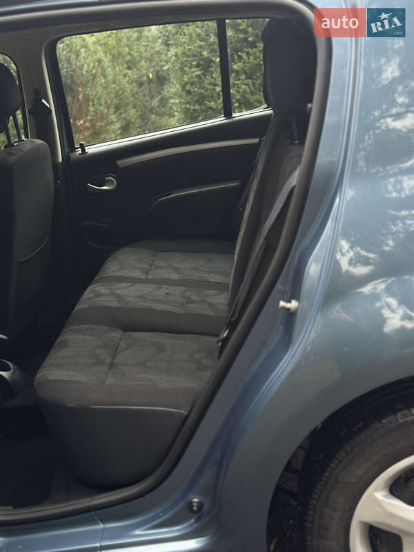 Хэтчбек Dacia Sandero 2008 в Умани